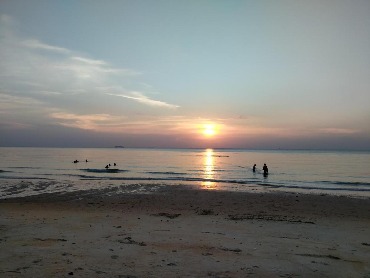 Family Beach Condo Pd At Cocobay Resort Condominium Port Dickson Extérieur photo